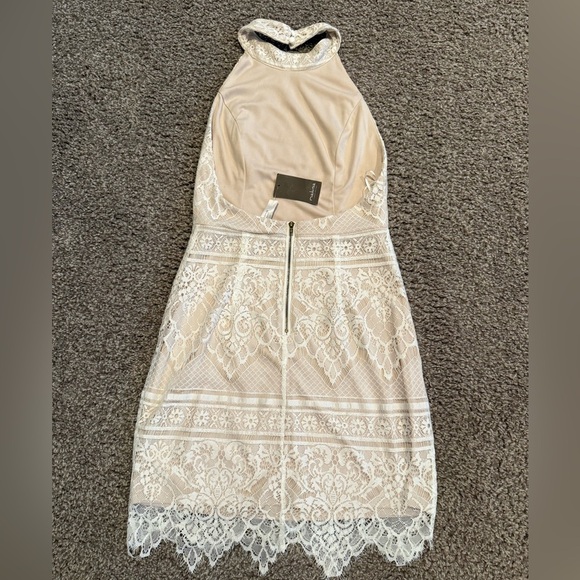 NWT Elegant Ivory Lace Backless  Mini Dress. Small - Picture 2 of 6